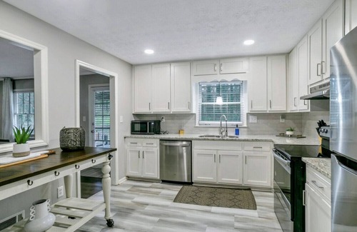 Ellenwood House | ATH - Ellenwood - Rare Find - Immaculate - (julie)