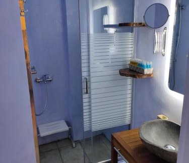Palaio Faliro Apartment | Athens Riviera apt with seaview, 15' to Acropolis