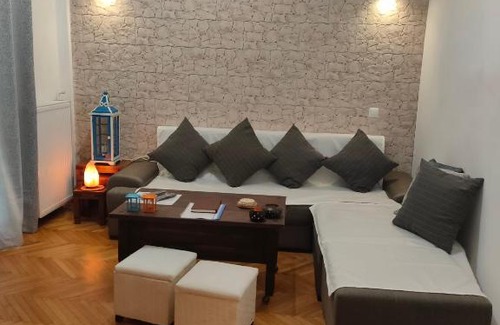 Palaio Faliro Apartment | Athens Riviera apt with seaview, 15' to Acropolis