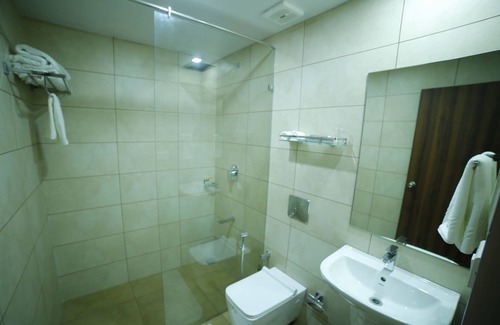 Athirapally Hotel | Athirapilly Green Trees