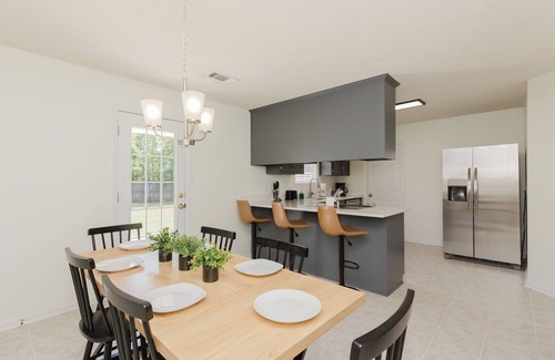 Houston County House | AtHome+1 Stay | Modern 3 BR | Family Friendly