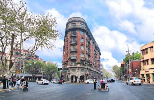 Xujiahui Hotel | Atour Mansion Shanghai City Center-Free Laundry Service by butler-Free Night Snacks