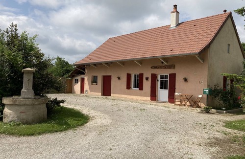 Saint-Bonnet-en-Bresse House | Attractive 2-star gîte in a quiet location.