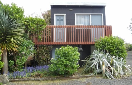 Whiritoa House | Attractive 2 bed bach in secluded setting