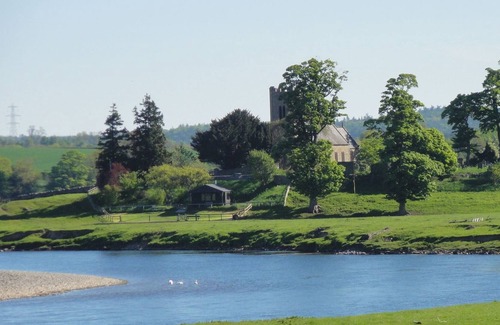 Jedburgh Cottage | Attractive cottage in garden grounds