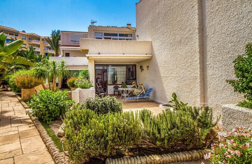 Playa Honda Apartment | Attractive holiday apartment with panoramic sea views for a relaxing holiday.