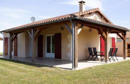 Les Forges House | Attractive holiday home in Les Forges with garden
