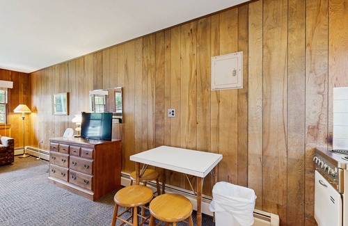 Alton Bay House | Attractive studio in waterfront location w/free WiFi, water views, kitchenette