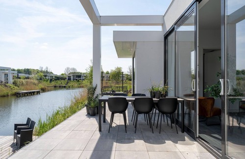 Zeewolde Villa | Attractive villa in Zeewolde with garden