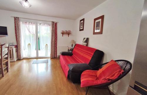 Bagneres-de-Luchon Apartment | Au doux refuge, charmant T2 bis, parking gratuit, proche thermes, 6 personnes