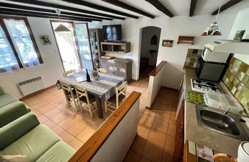 Le Brusc House | Au jardin de la ferme - gite vigne vierge