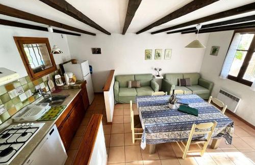 Le Brusc House | Au jardin de la ferme - gite vigne vierge