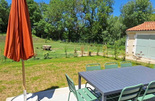 Chateauneuf-sur-Charente House | Au son de l'eau - 3 Apartments House