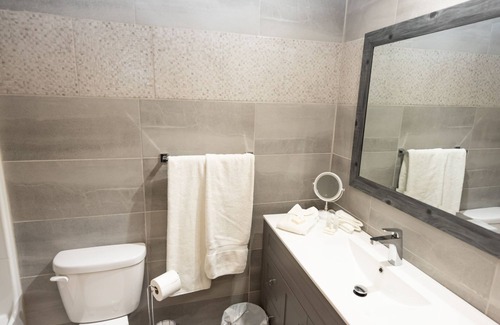 Petite-Riviere-Saint-Francois Hotel | Auberge Le Four à Pain