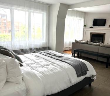 Magog Hotel | Auberge des Cantons