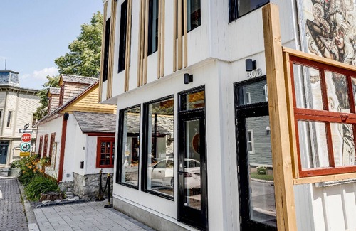 Terrebonne Apartment | Auberge Le Xavier offers complete lofts in the heart of Old Terrebonne.