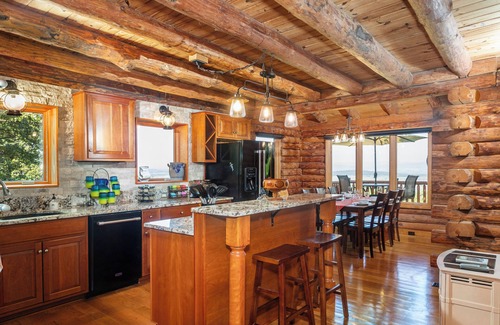 New Market Cabin | Aubrey's Nest - Secluded Log Cabin with Panoramic Mountain Views & Cozy Vibes