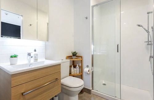 Newton Apartment | Auckland City Charm - 2Br Haven