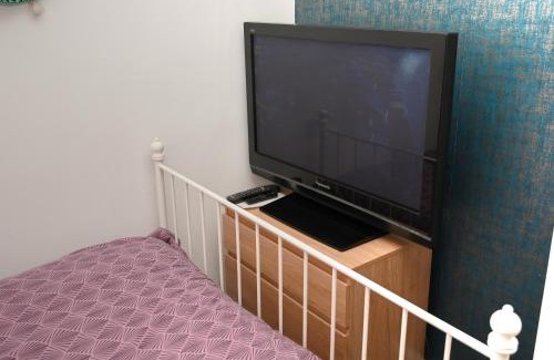 Audenshaw House | Audenshaw Spacious Double Room