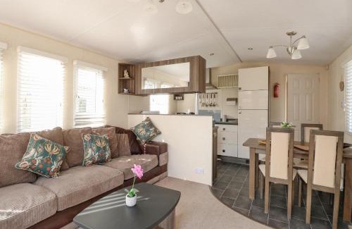 Hopton House | Audrey's Lodge, Foxburrow Hang