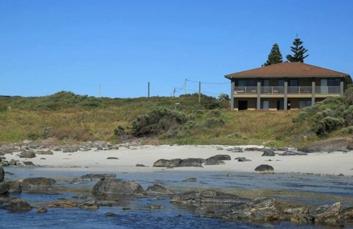 Augusta House | Augusta Beachfront Accommodation