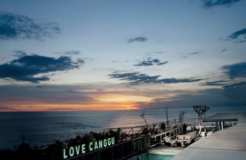 Batu Bolong Hotel | AUM Canggu Beach Resort with Rooftop Swimming Pool, Stunning Location