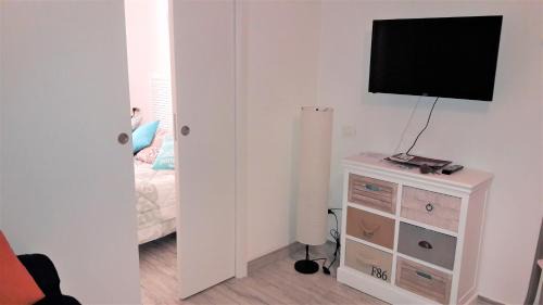 San Terenzo Apartment | Aurora: Beach-5 Terre-trekking-excursions-relax