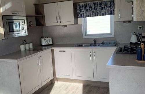Lossiemouth Cabin | Aurora luxury beach lodge at silver sands lossiemouth 2 minute walk to beach