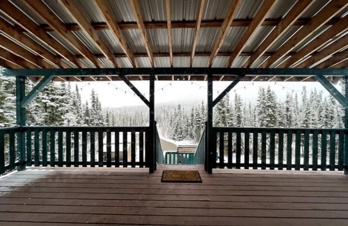 Fairbanks Cabin | Aurora Ridge Cabin | Postcard Views & Aurora