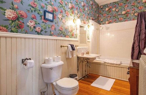 Stillwater House | Aurora Staples Inn