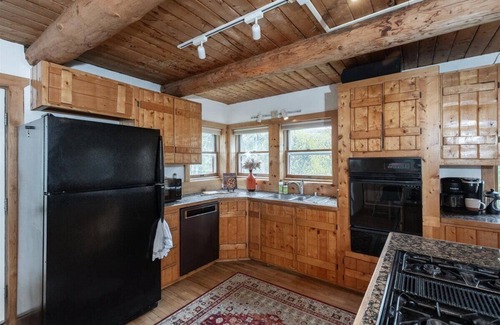 Fairbanks House | Aurora Views in Private Log Cabin