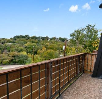 West Campus Apartment | Austin Elegance