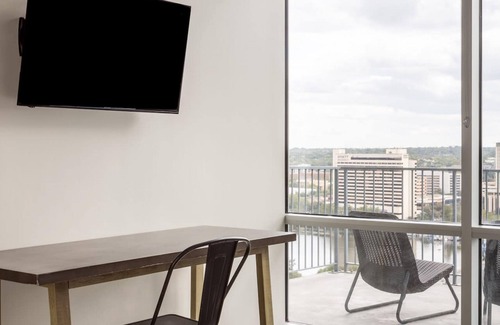 Second Street District Apartment | Austin Ultimate 1BD 1BA 2nd Street District Apartment