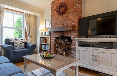 Reydon House | Australis, a charming and cosy cottage in Southwold