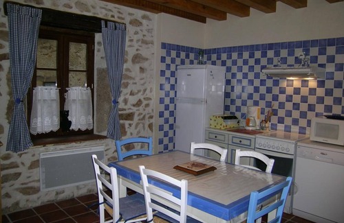 Barrais-Bussolles Cottage | Authentic Cottage with Wifi and Pets Allowed