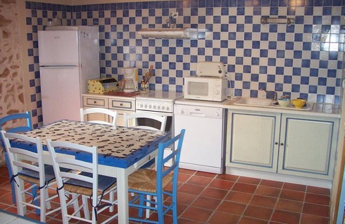 Barrais-Bussolles Cottage | Authentic Cottage with Wifi and Pets Allowed