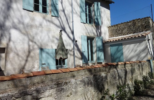 Mortagne-sur-Gironde House | Authentic charentaise house with terrace, 7 people