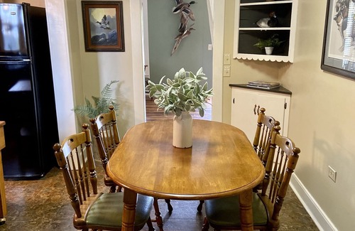 Samburg House | Authentic Reelfoot Retreat!