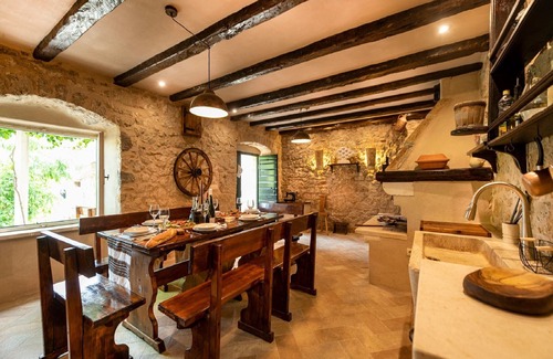 Sestanovac House | Authentic Stone House Lola