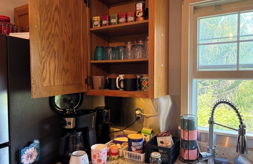 Oakland House | Autumn Escape-near lakes , hiking and scenic drives