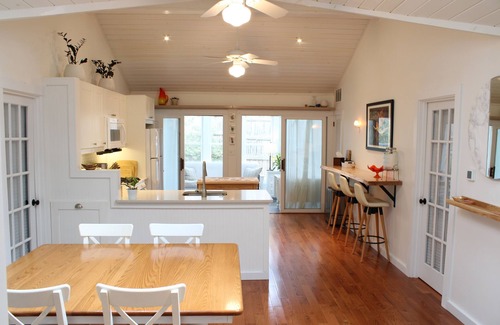 Michiana Cottage | Autumn getaway in Michiana: Cozy cottage for 8 on private woodsy lot