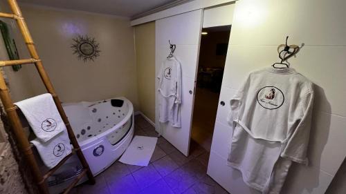 Tarascon Apartment | AUX PORTES DE LA CAMARGUE STUDIO BALNEO PISCINE