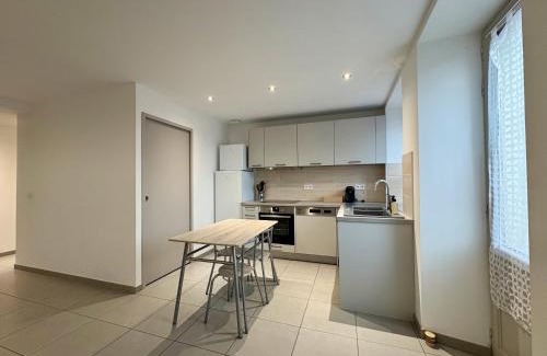 Chignin House | Aux Volets Bleus - Wifi Rdc Parking