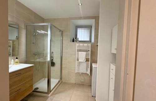 Chignin House | Aux Volets Bleus - Wifi Rdc Parking