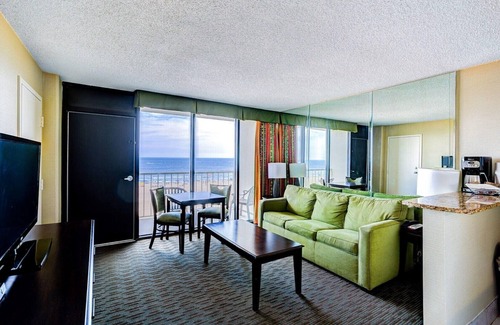 Northeast Virginia Beach Resort | Available Aug 23-30