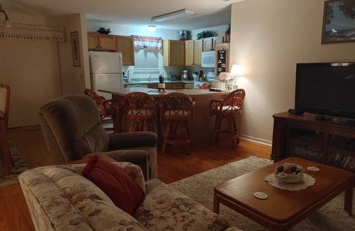 The Villages Cottage | *Available Now* Cozy cottage close to Lake Sumter Landing!