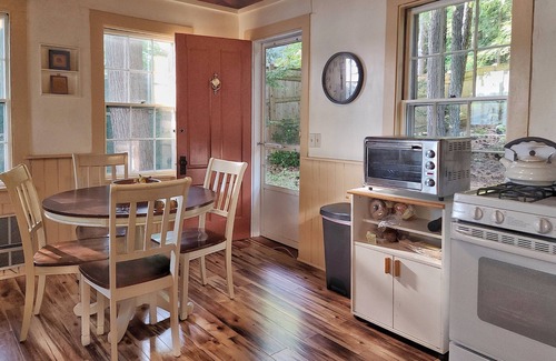 Hillsboro Cottage | Available summer & fall 2025