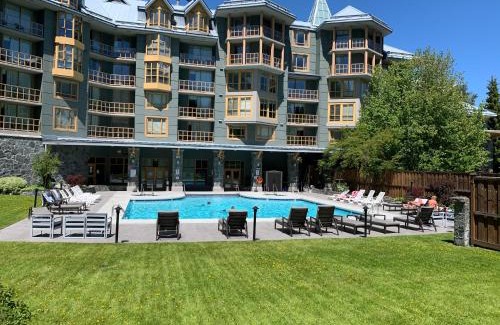 Village North Hotel | Available Thanksgiving Special Cascade Lodge suite WIFI cable TV 2 hot tubs pool gym sauna bike & ski storage room