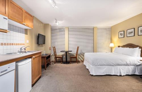 Village North Hotel | Available Thanksgiving Special Cascade Lodge suite WIFI cable TV 2 hot tubs pool gym sauna bike & ski storage room