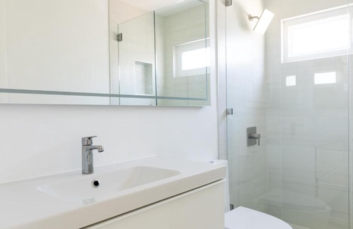 Middletown House | Avalon 2 Unit Buyout I III AvantStay Mins to GaslampBeautiful Deck w BBQ